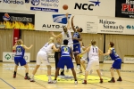 Kaisa Tuure ja Lonniya Bragg 11.3.2007 yl&Atilde;&para;sheitossa ottelussa Catz - &Atilde;�&Atilde;&curren;nekosken Huima